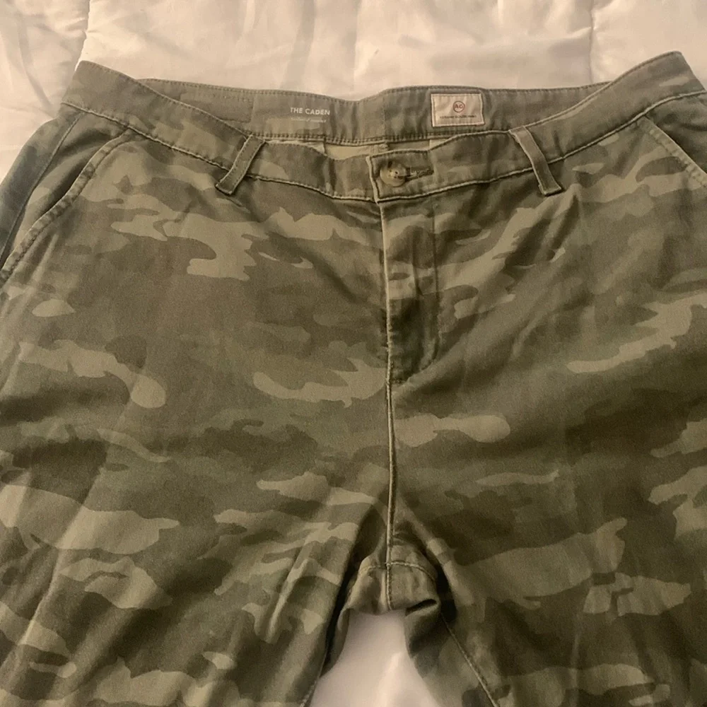 AG The Camden tailored camo cropped pants size 33 - Picture 1 of 5